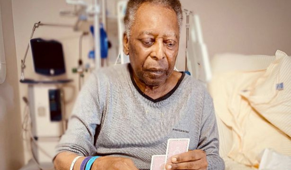 Pelé nears 1 month in hospital with no sign of improvement